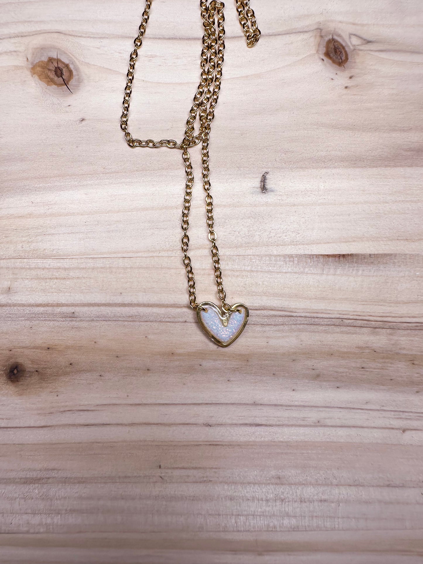 White Glitter Heart Necklace (gold)