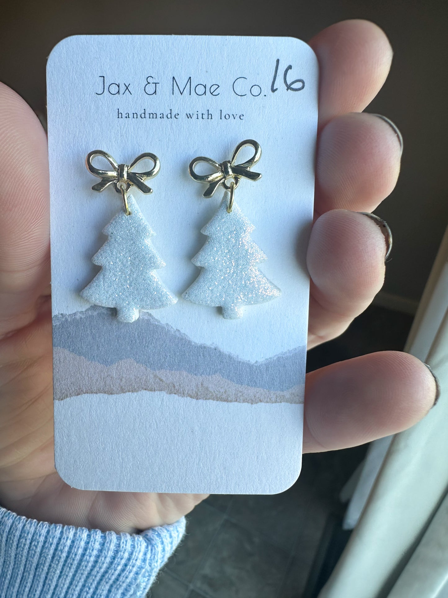 White Christmas tree dangles